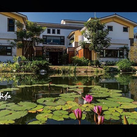 Apartmán 山花映水紅莊園民宿 Yuemei Exteriér fotografie
